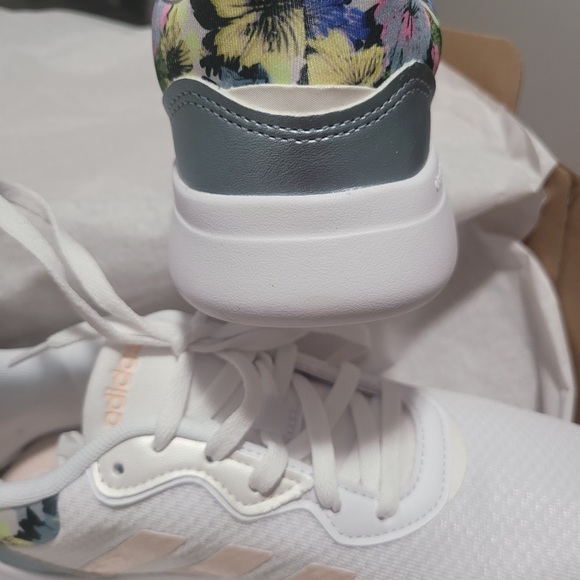 Brand New Adidas QT Racer 3.0 Women’s Size 8.5 - Picture 3 of 5